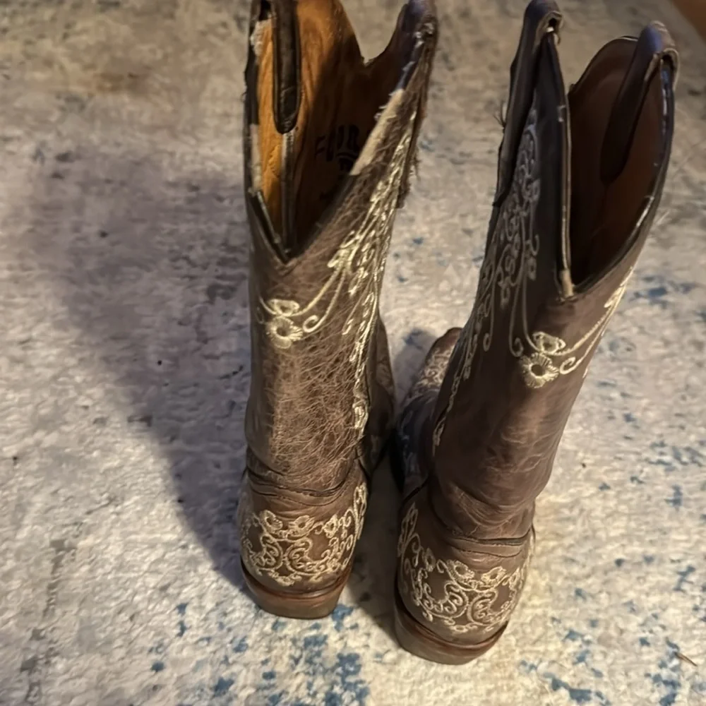 Corral Teens‎ embroidered western boots Sz 2 1/2